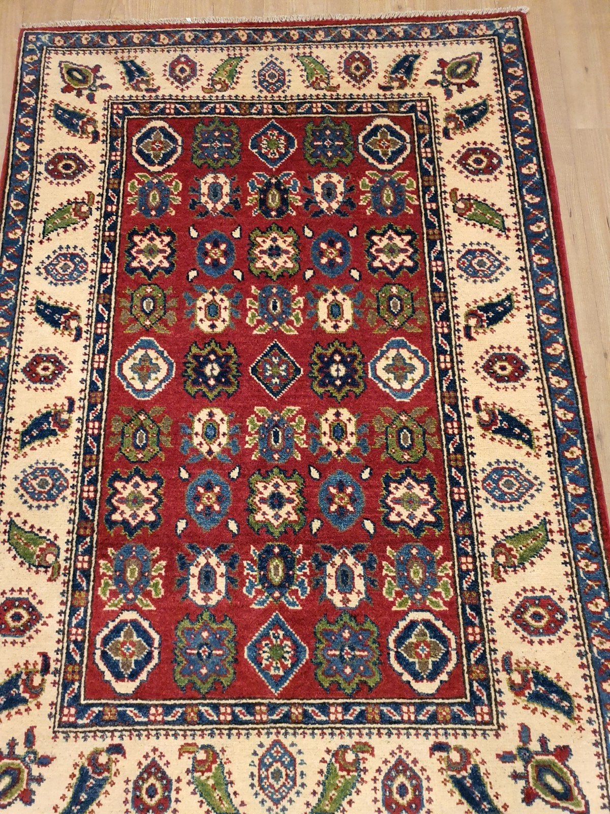 Nieuw handgeknoopt oosters tapijt kazak,, Huis en Inrichting, Stoffering | Tapijten en Kleden, Info@SlatsAntiek.nl, Crème, 100 tot 150 cm