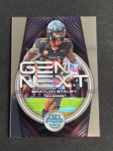 Bowman Chrome 2026 Football Gen Next Braylon Staley, Verzamelen, Verzenden, Nieuw, Overige sporten, Spelerskaart