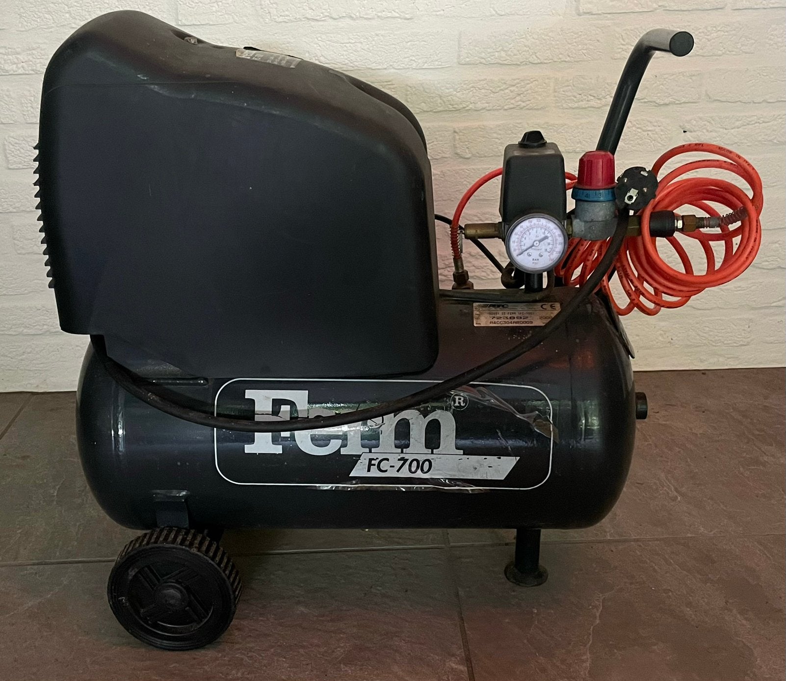 Ferm FC-700 Compressor - 24L, 7 bar, 200 l/min, Gebruikt, 6 tot 10 bar, Ophalen of Verzenden, Minder dan 200 liter/min