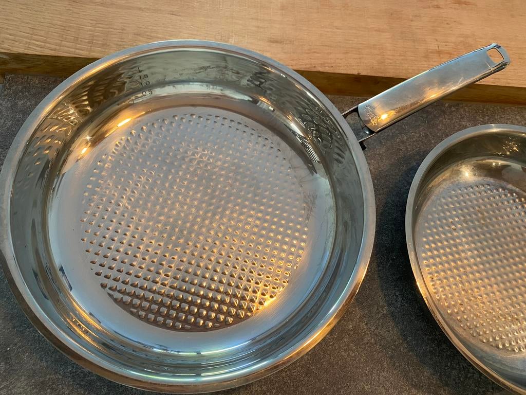 Twee pannen van merk Fissler, Ophalen of Verzenden, Zo goed als nieuw, Overige materialen, Koekenpan of Braadpan