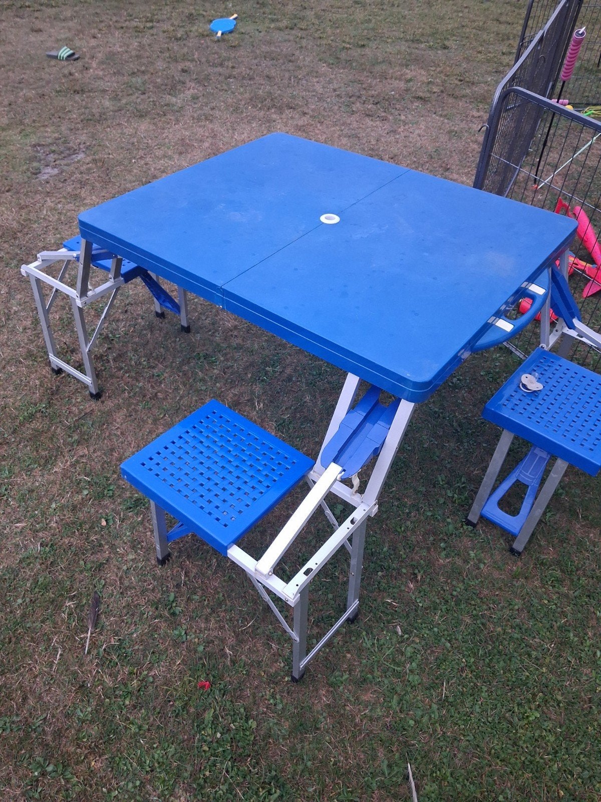 Opvouwbare campingtafel met 4 geïntegreerde stoelen, Caravans en Kamperen, Ophalen, Gebruikt, Campingtafel
