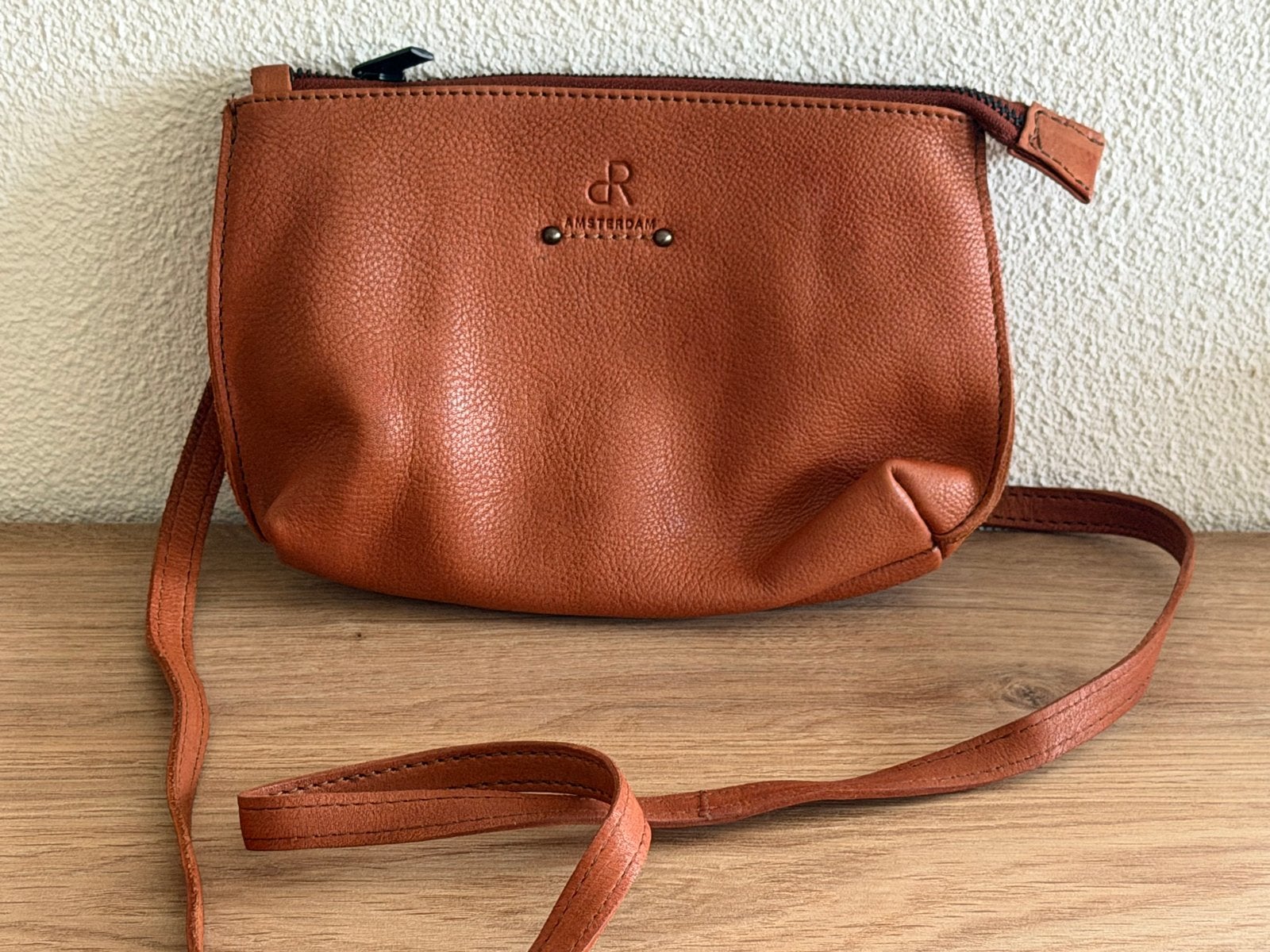 Crossbodytas dR Amsterdam cognac leer, Sieraden, Tassen en Uiterlijk, Tassen | Damestassen, Ophalen of Verzenden, Zo goed als nieuw