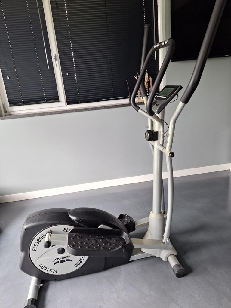 Buffalo ELS3800 Crosstrainer, Sport en Fitness, Fitnessapparatuur, Ophalen, Benen, Zo goed als nieuw, Crosstrainer