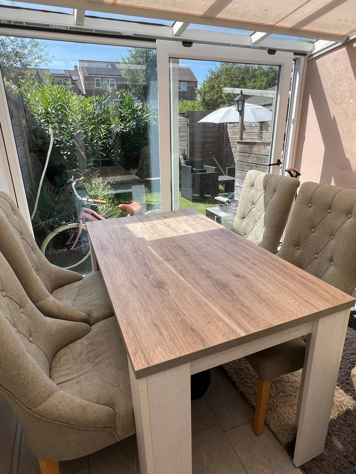Eettafel met 4 stoelen + 2 vitrinekasten – alles samen €200, Ophalen, Gebruikt, 100 tot 150 cm, 50 tot 100 cm