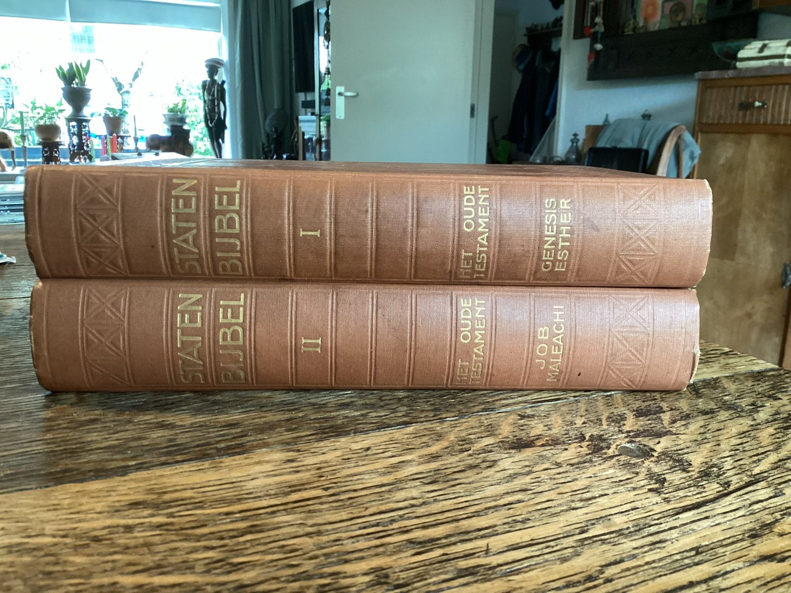 Statenbijbel - Het Oude Testament (2 delen) voor, € 20, Ophalen of Verzenden
