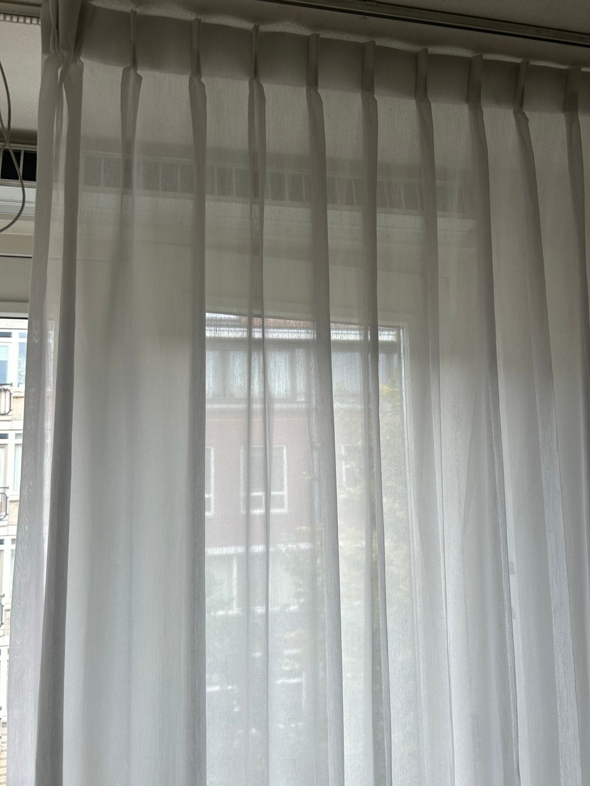 Witte vitrage gordijnen met plooiafwerking- groot formaat, Huis en Inrichting, Ophalen, Vitrage, Gebruikt, Wit