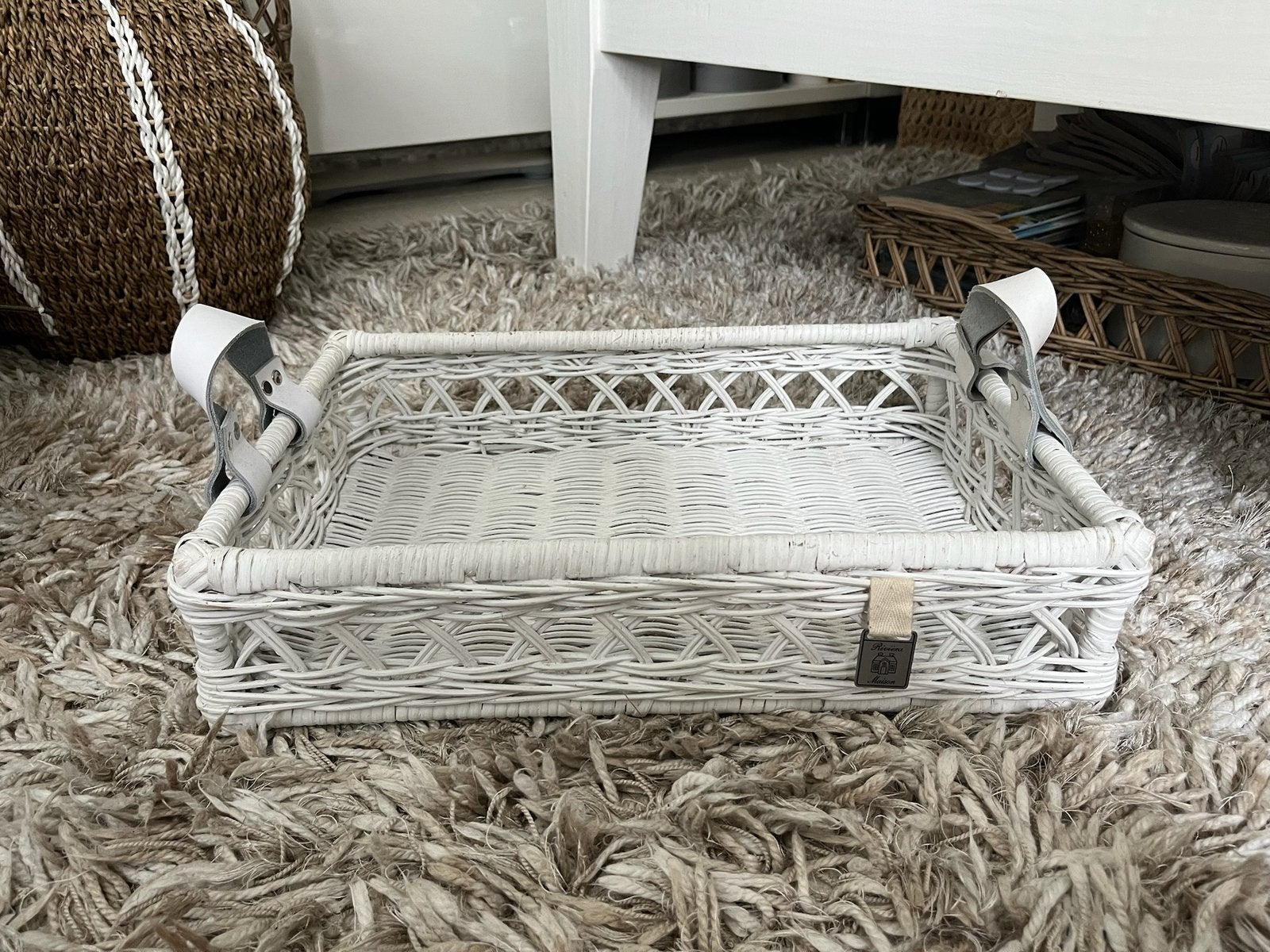 Te koop: wit rattan dienblad Rivièra Maison, oude collectie, Overige materialen, Nieuw, Ophalen of Verzenden, Dienblad