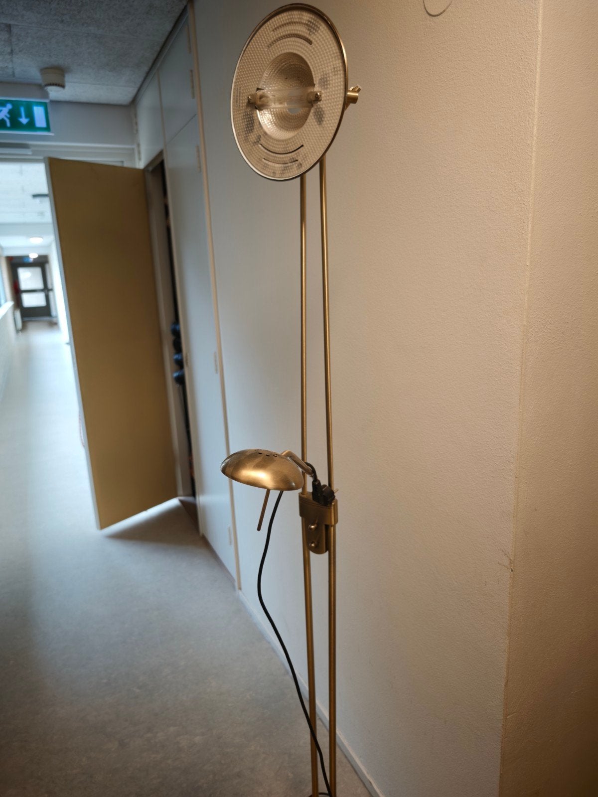 Stijlvolle messing vloerlamp met leeslamp, Modern, Klassiek, Tijdloos, Gebruikt, Overige fittingen, Ophalen of Verzenden