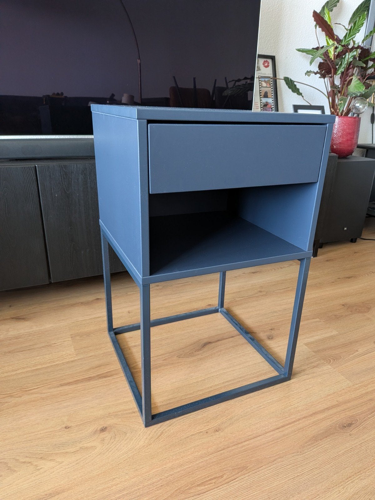 IKEA Vikhammer nachtkastje/bijzettafel met lade, Huis en Inrichting, Tafels | Bijzettafels, Ophalen, Minder dan 55 cm, Modern, Industrieel