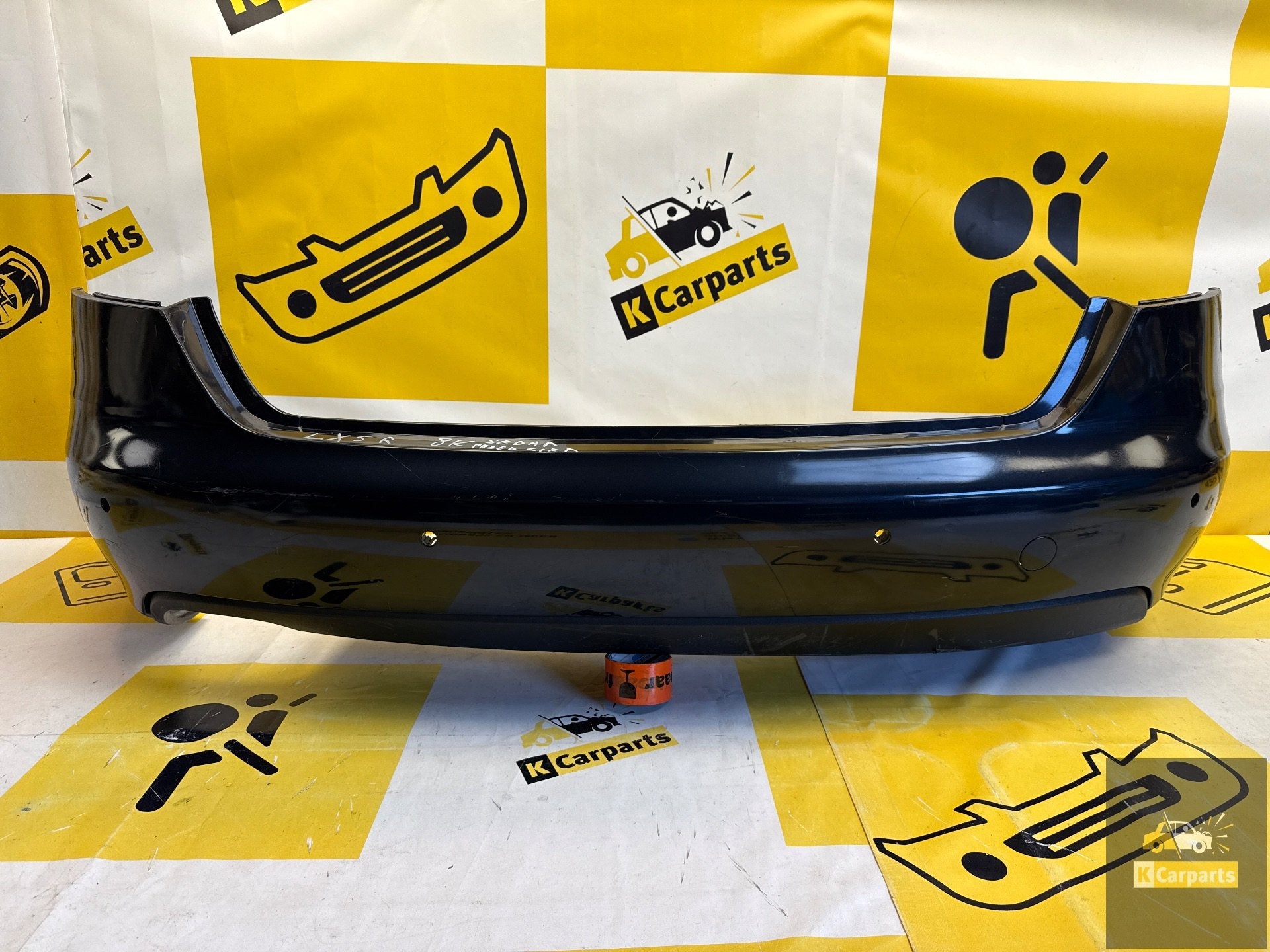 Audi A4 B8 Achterbumper Sedan 4xPDC bumper 8K5807511, Auto-onderdelen, Gebruikt, AUDI AG, Auto-Union-Strasse 1
85045  Ingolstadt, DE