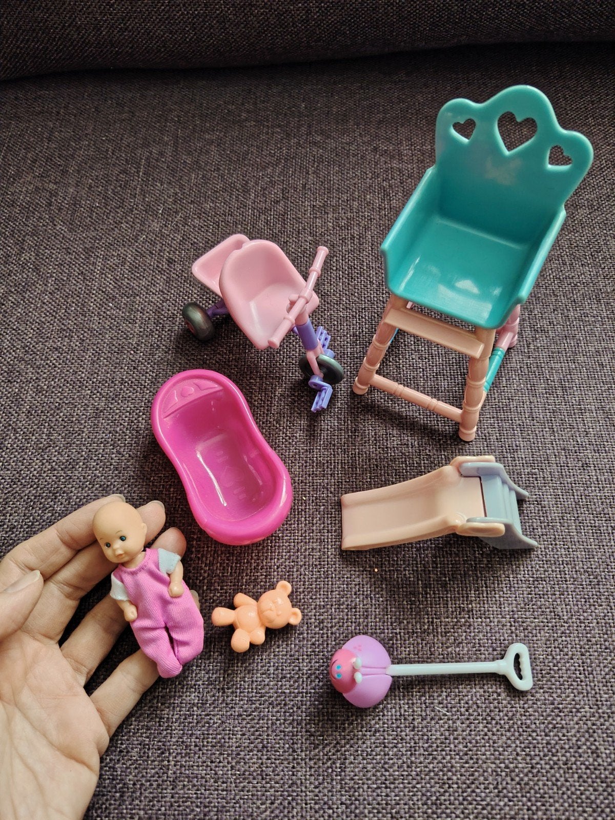 Poppenaccessoires: baby, badje, kinderwagen, stoel, glijbaan, Ophalen of Verzenden, Gebruikt, Barbie