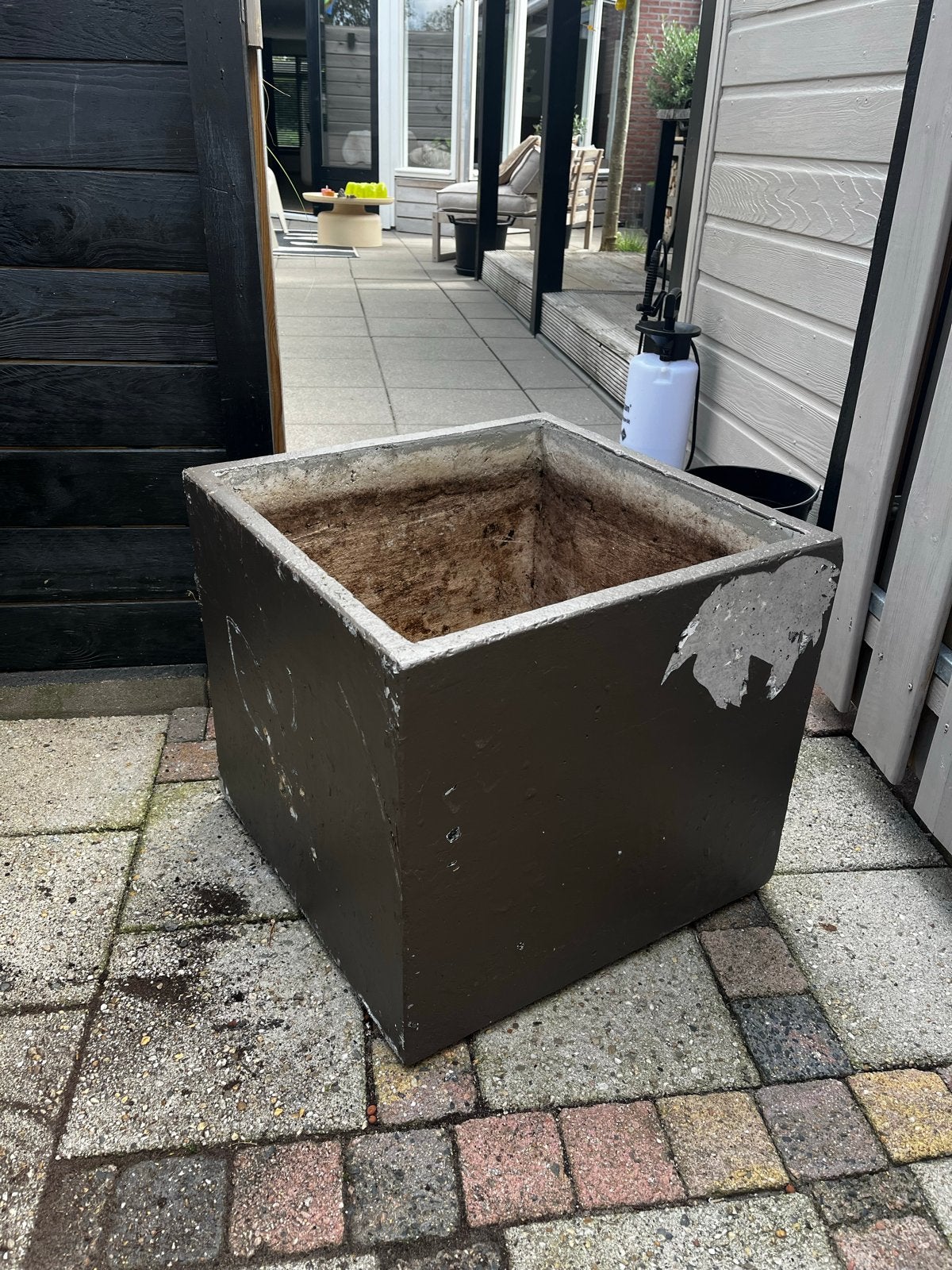 Gratis betonnen buitenpot 55x55x50 cm, Tuin en Terras, Bloempotten, Ophalen, Gebruikt, 40 cm of meer, Vierkant