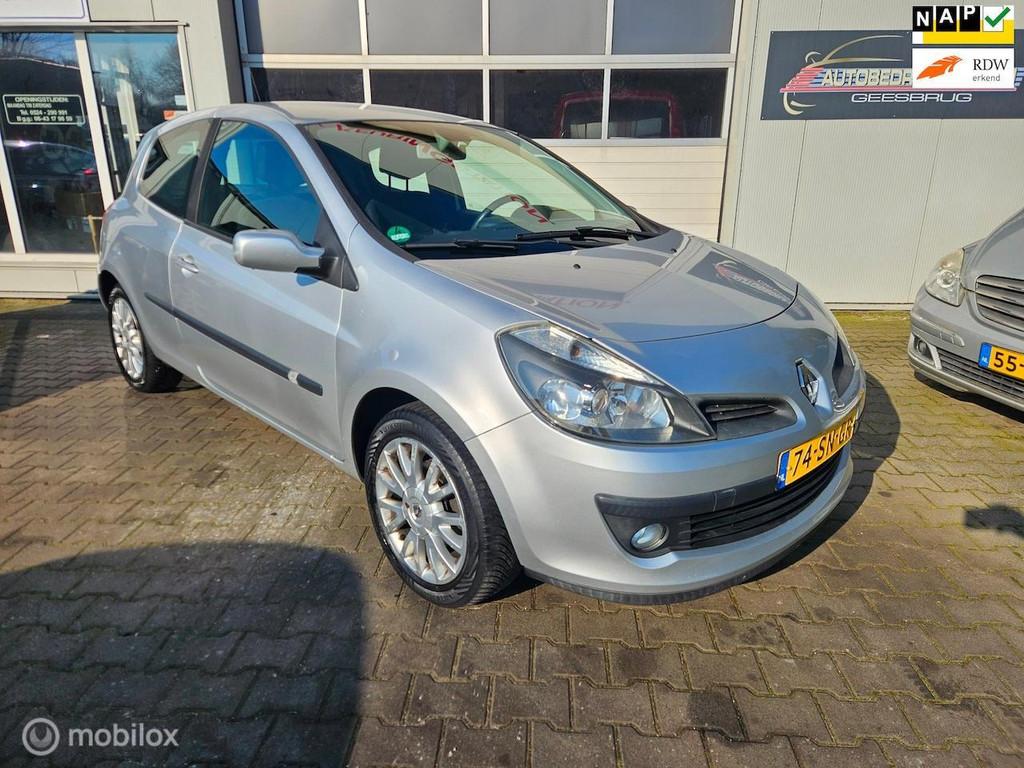 Renault Clio 1.4-16V Dynamique Luxe, Voorwielaandrijving, Gebruikt, Startonderbreker, 4 cilinders