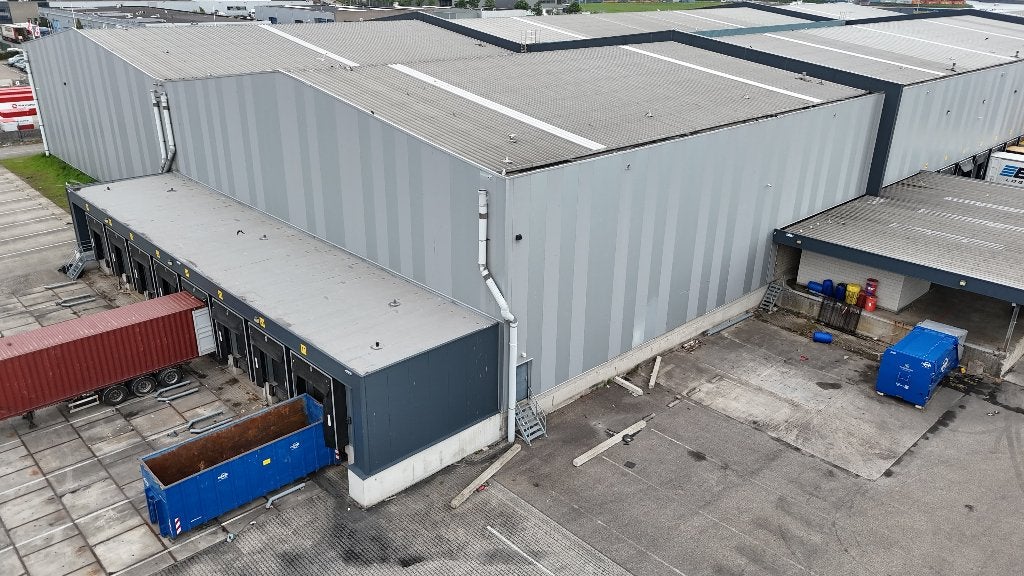 Complete staalconstructie – 9.800 m², Ophalen, Gebruikt