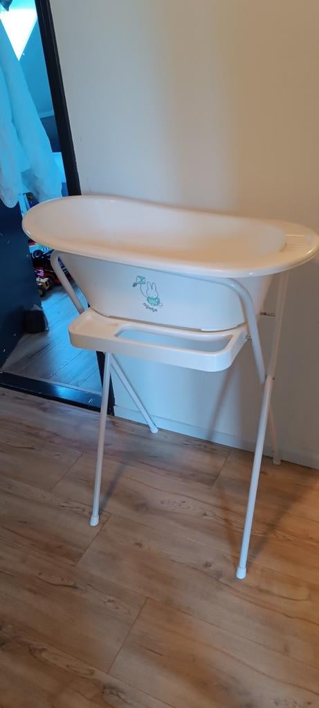 Baby bad met standaard, Ophalen