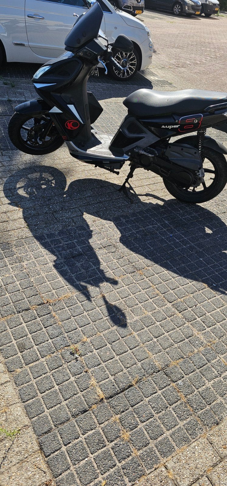 Kymco Super 8 scooter - Loopt, maar heeft maar wat problemen, Fietsen en Brommers, Scooters | Kymco, Ophalen, Gebruikt, Maximaal 45 km/u