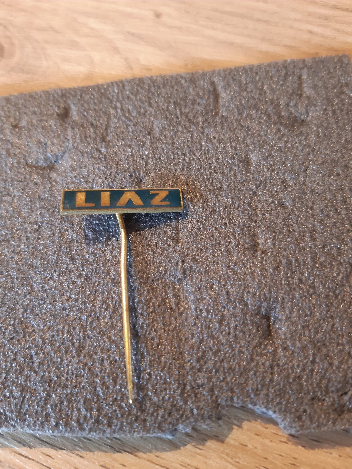 Vintage LIAZ Speldje - Vrachtwagen Merk Pin, Ophalen of Verzenden, Gebruikt, Merk, Speldje of Pin