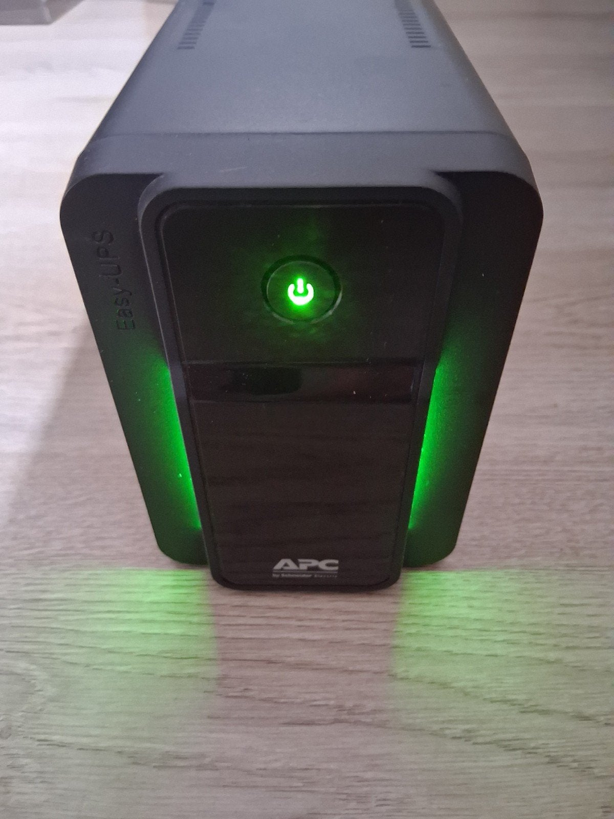 Te koop: APC ups BVX700LI-GR, Ophalen of Verzenden, Gebruikt