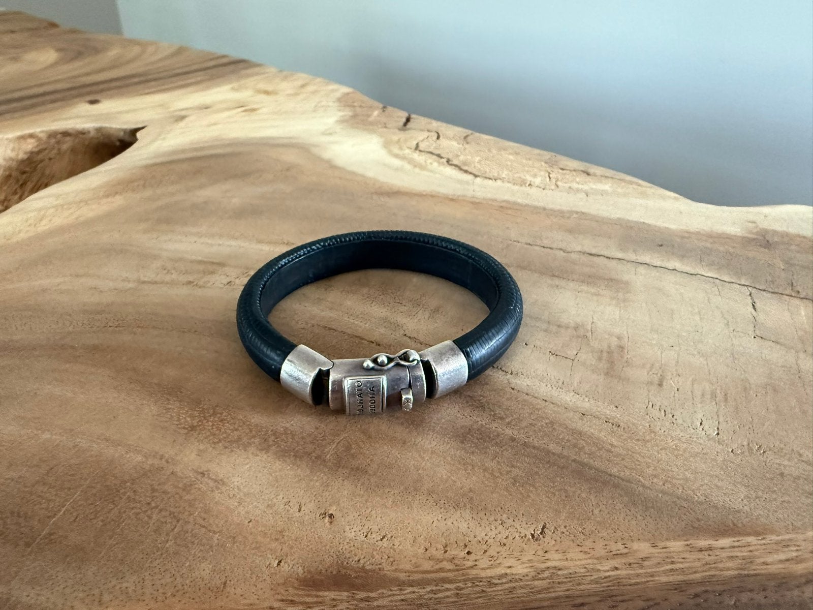 Buddha to Buddha zwarte leren armband met zilvere sluiting, Sieraden, Tassen en Uiterlijk, Armbanden, Ophalen of Verzenden, Zo goed als nieuw