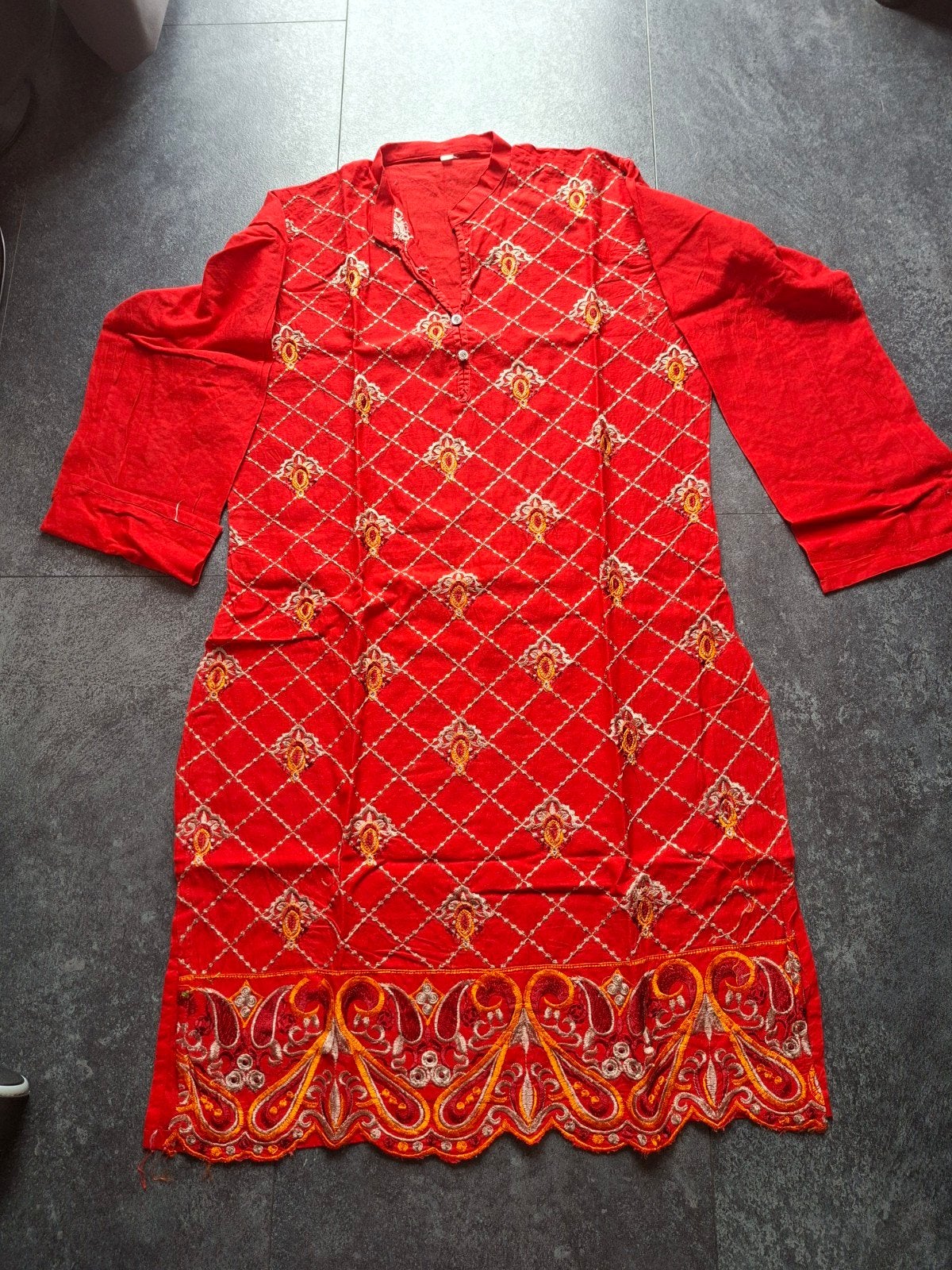 Rode Indiase Kurta Set met Borduurwerk, Kleding | Dames, Overige typen, Maat 42/44 (L), Ophalen of Verzenden, Rood