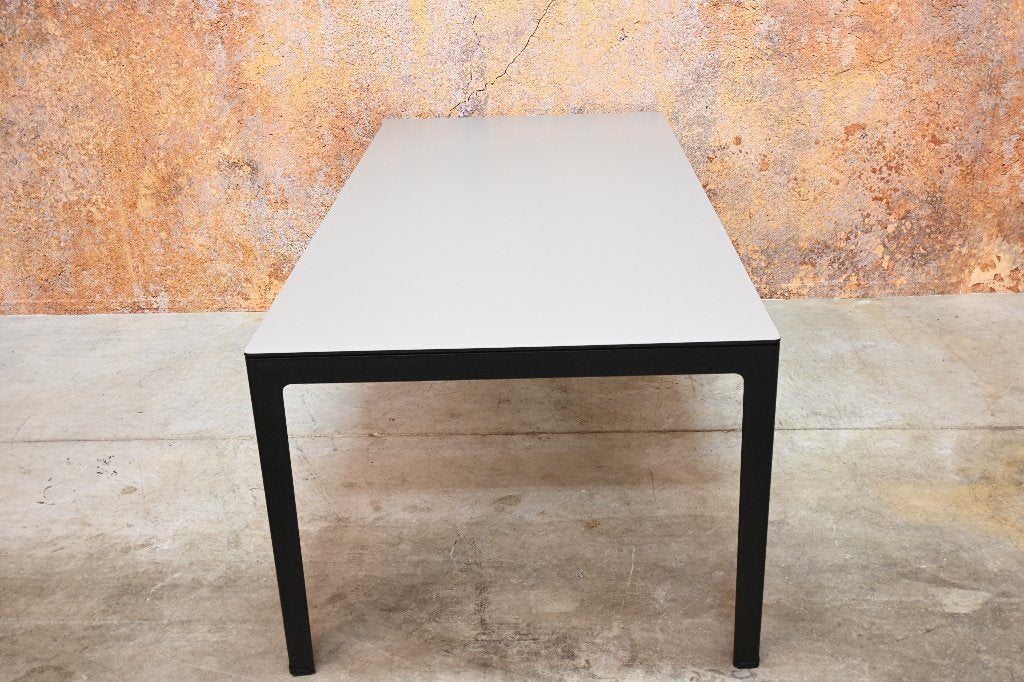 ZGANieuw fraaie Leolux Kalia design eetkamertafel, Leolux, 200 cm of meer, Zo goed als nieuw, Rechthoekig