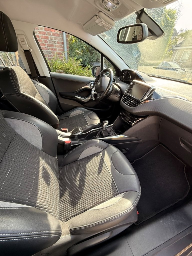 Foto 11 van Peugeot 2008 1.2 VTI 60KW/82PK 2014 Grijs