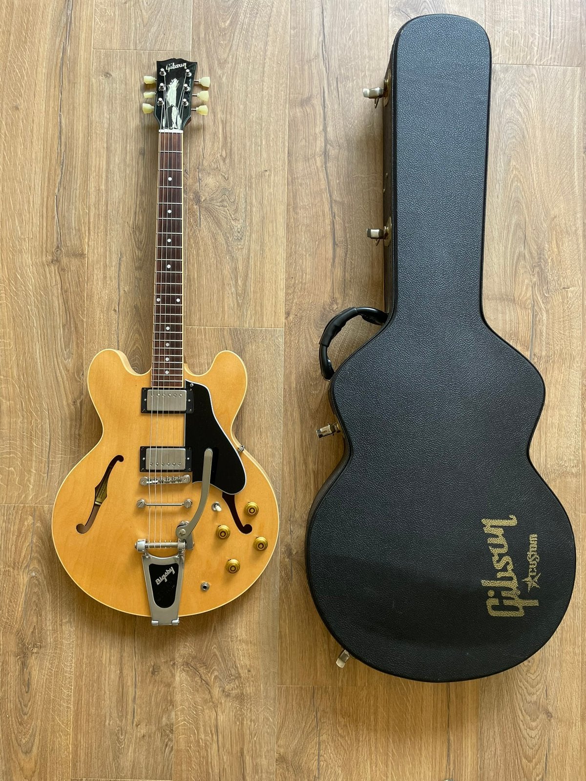 Gibson ES-335 NA ThroBak, Muziek en Instrumenten, Snaarinstrumenten | Gitaren | Elektrisch, Ophalen of Verzenden, Zo goed als nieuw