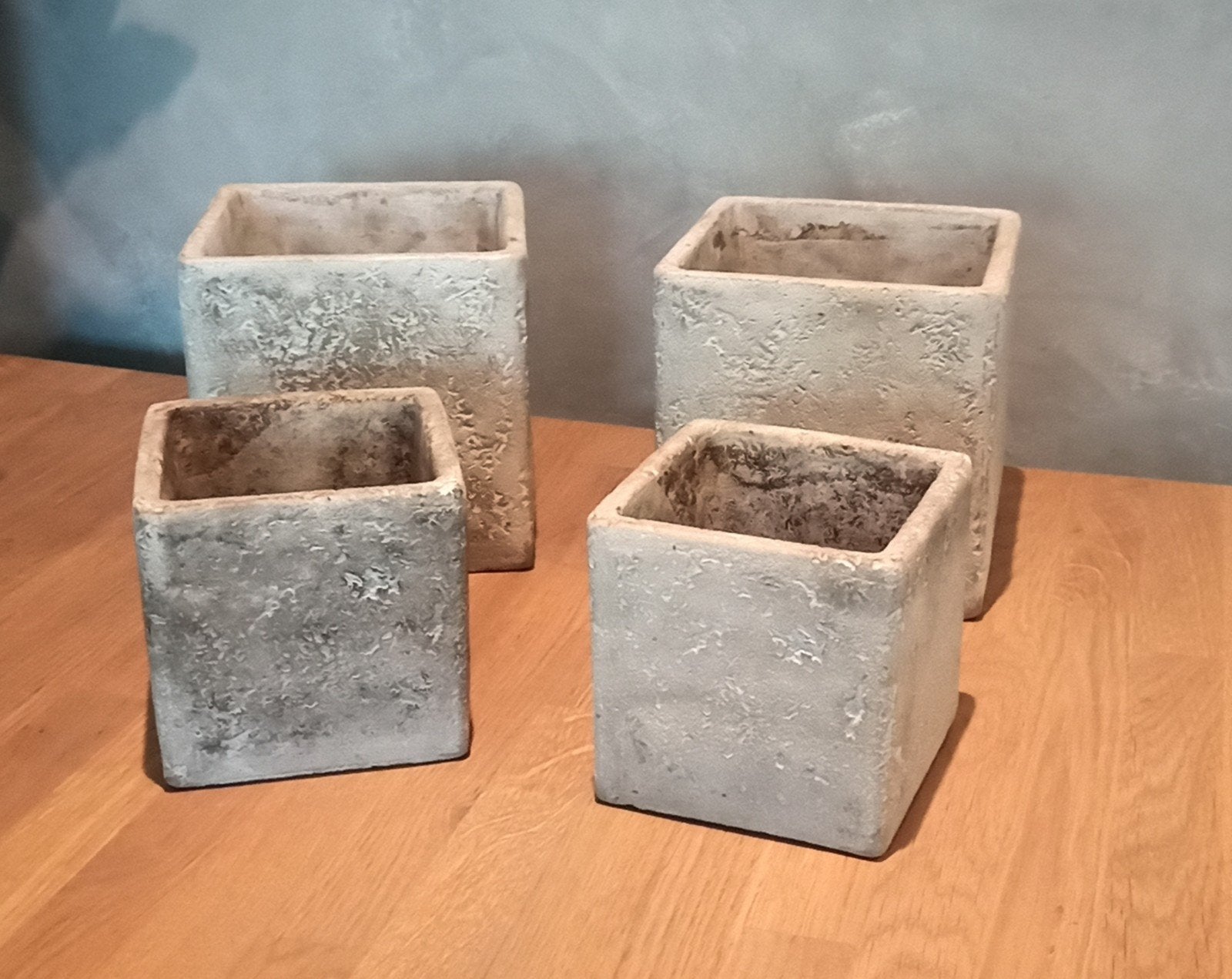 Vierkante betonnen bloempotjes, Tuin en Terras, Bloempotten, Rond, Binnen, Ophalen of Verzenden, Aardewerk