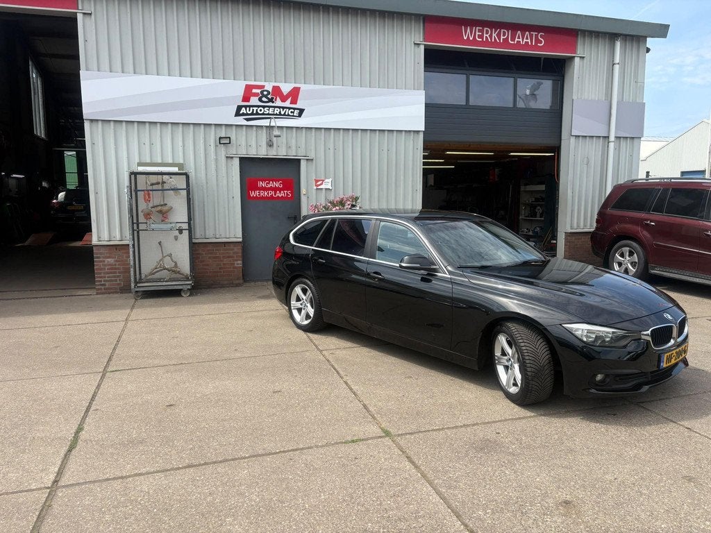 BMW 3-serie Touring 320d EDE Corporate Lease Essential Airco, Automaat, 745 kg, Euro 6, 4 cilinders