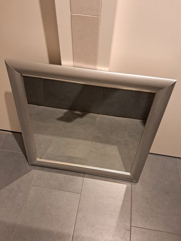 Spiegel met zilveren lijst (0.70 X 0.70)., Ophalen, Zo goed als nieuw, Minder dan 100 cm, Rechthoekig