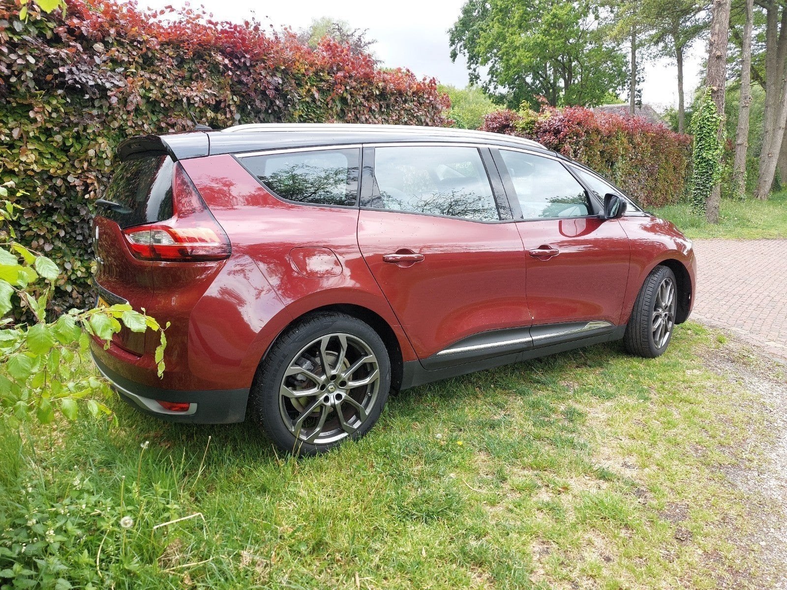 Renault Grand Scenic 1.2 Energy TCe 130pk 7pl. 2018 Rood, Auto's, Renault, Voorwielaandrijving, Zwart, 4 cilinders, 1850 kg