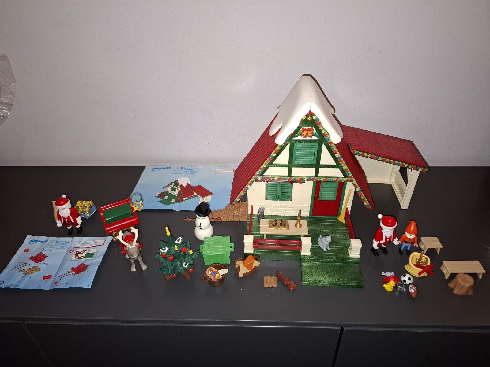 Playmobil Kersthuis 5976 5590 met 2x Kerstman en accessoires, Gebouw, Complete set, Ophalen of Verzenden, Zo goed als nieuw