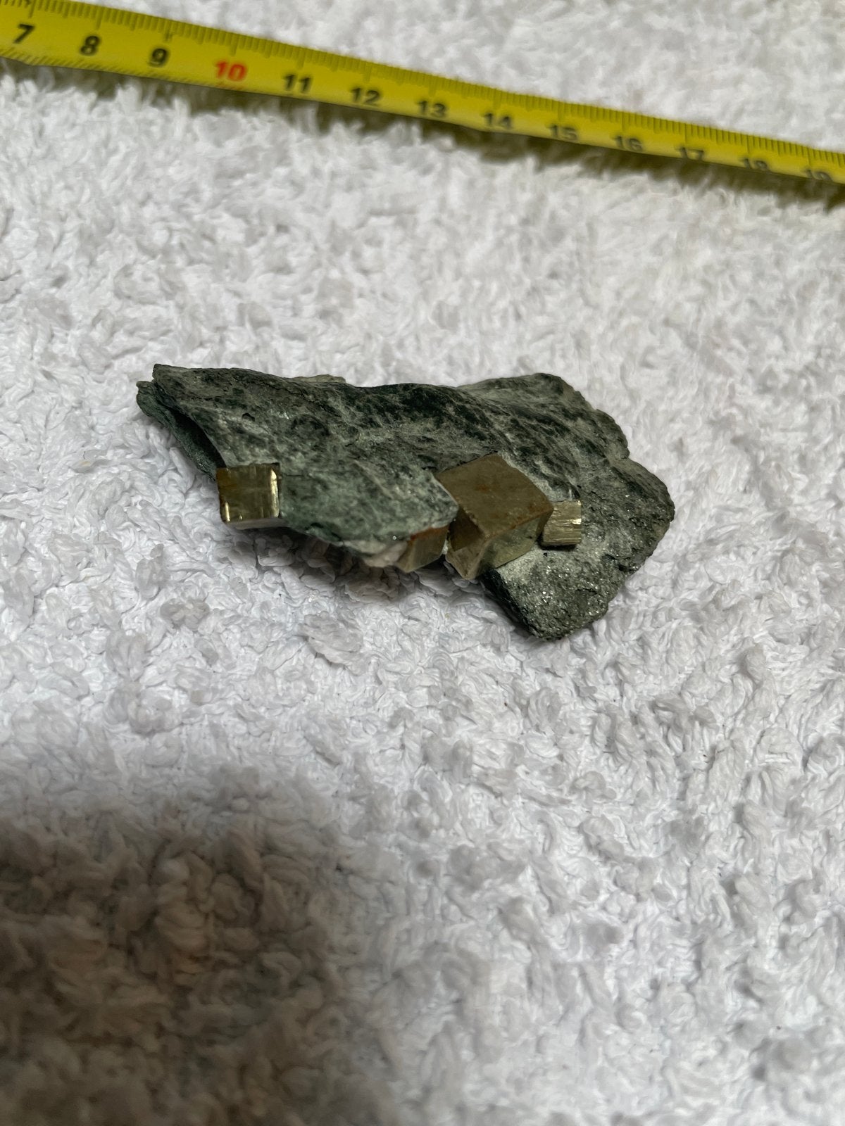 Pyriet uit Winterswijk, Nederland - Uniek Mineraal, Ophalen of Verzenden, Mineraal