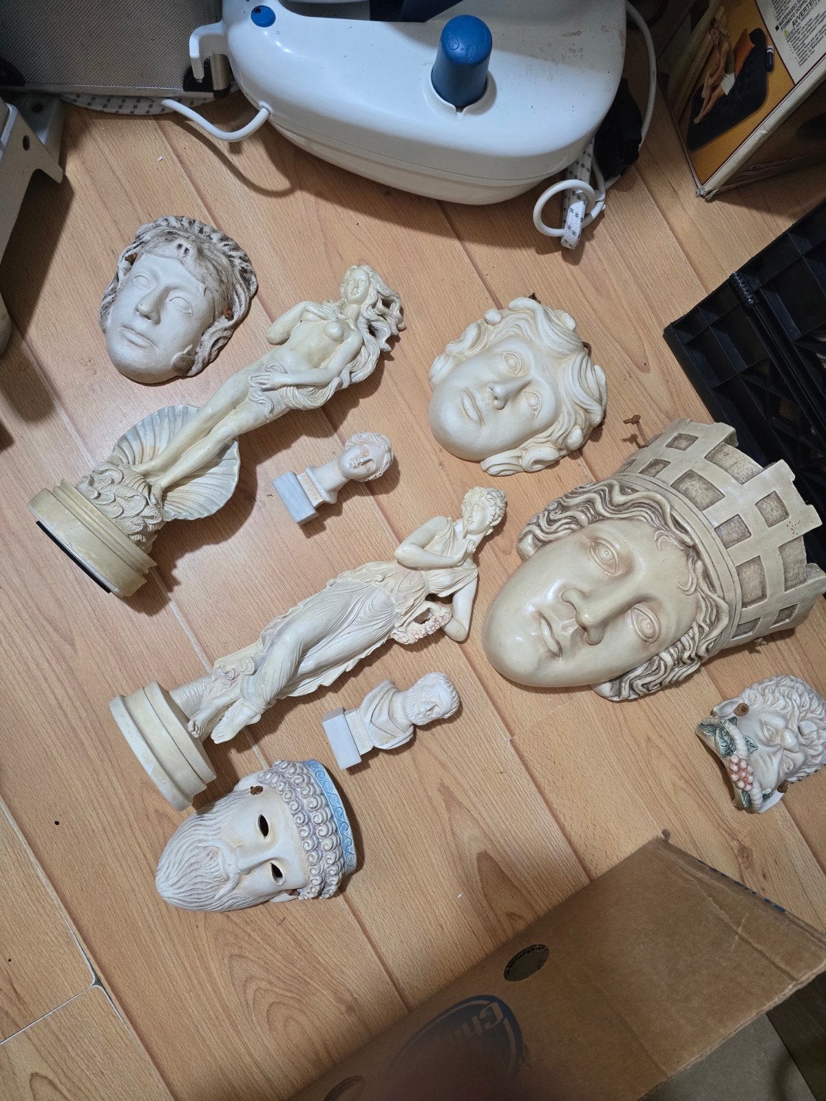 Lot Griekse beelden en decoratie, Antiek en Kunst, Overige onderwerpen, Minder dan 20 cm, Ophalen of Verzenden, Steen of Keramiek