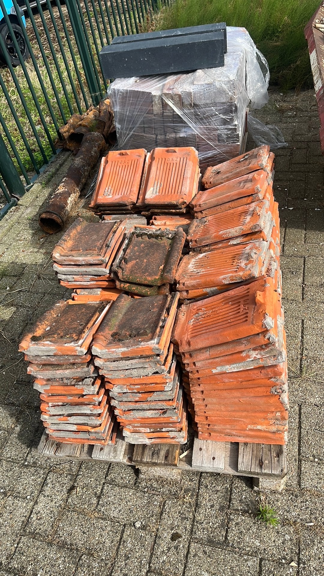 Dakpannen tuile du nord, Doe-het-zelf en Verbouw, Ophalen, Steen of Klei, Zo goed als nieuw, 15 m² of meer