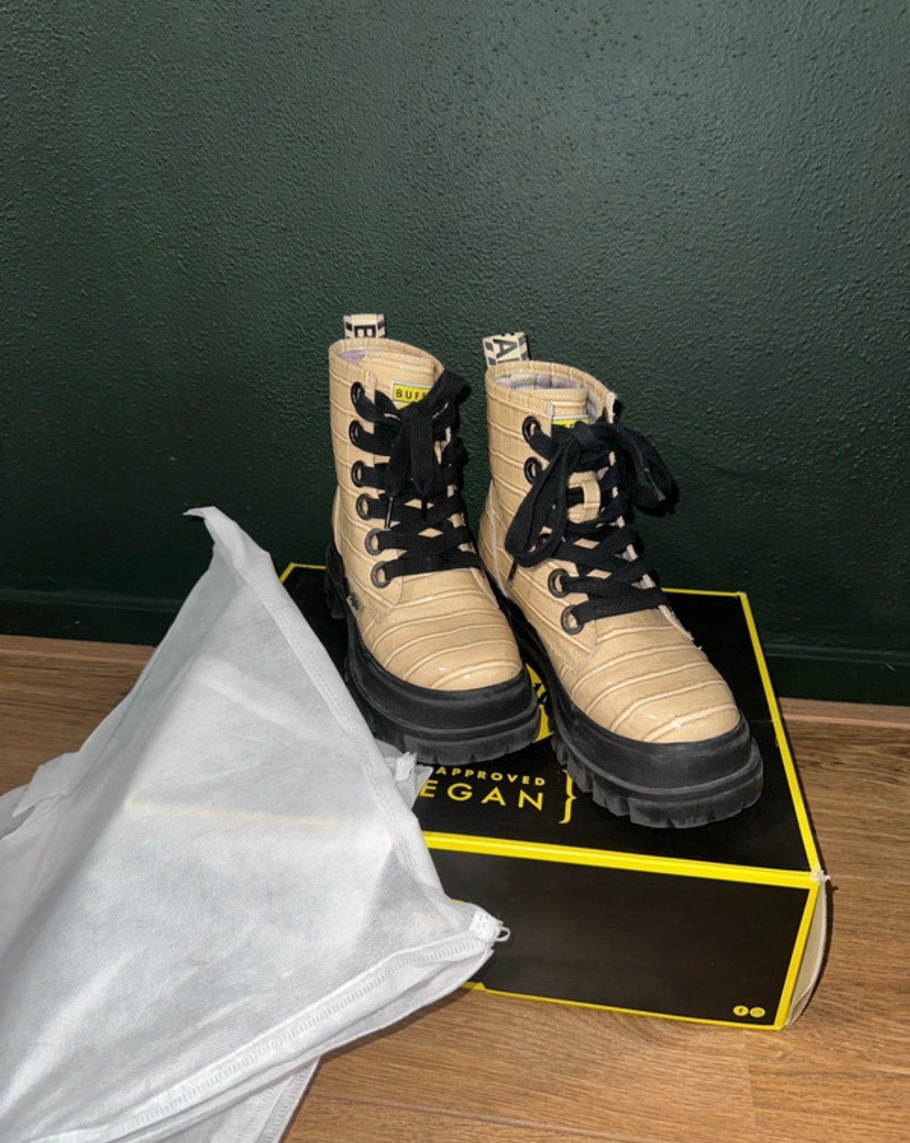 Buffalo Aspha Platform Ankle Boots- Croco cream, Ophalen, Overige kleuren, Lage of Enkellaarzen, Zo goed als nieuw