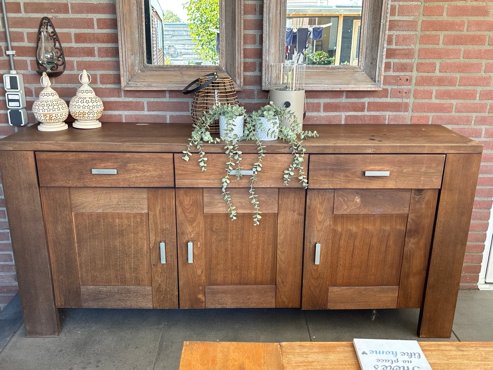 Zeer degelijk massief notenhouten dressoir, Ophalen, Gebruikt, 150 tot 200 cm, Met lade(s)