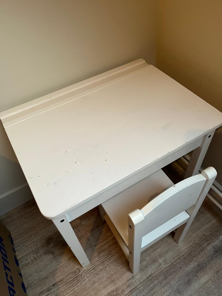 Kinderbureautje met stoeltje, Kinderen en Baby's, Kinderkamer | Tafels en Stoelen, Ophalen, Gebruikt, Tafel(s) en Stoel(en)