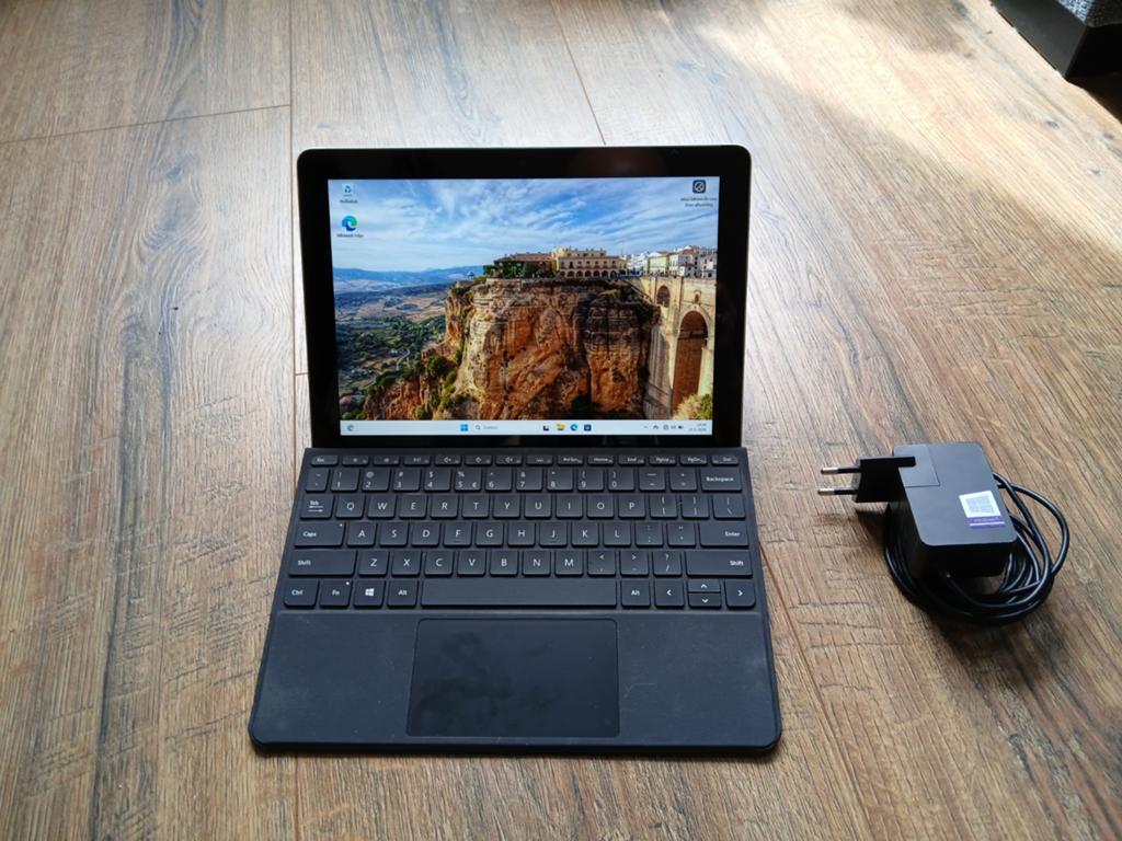 Microsoft Surface Go 2 - Compacte en Krachtige Laptop/Tablet, Computers en Software, Windows Laptops, Intel Pentium Gold 4415Y