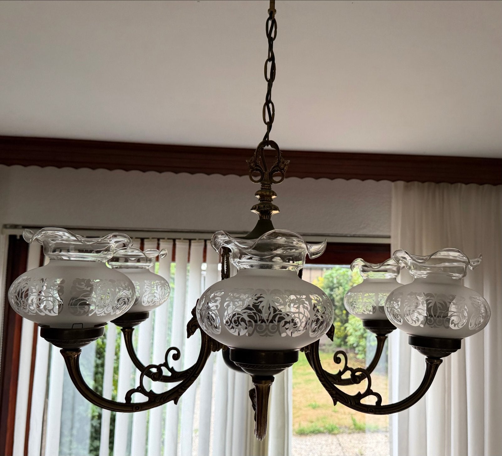 Antieke bronzen kroonluchter met 5 glazen kappen, Antiek en Kunst, Antiek | Lampen, Ophalen