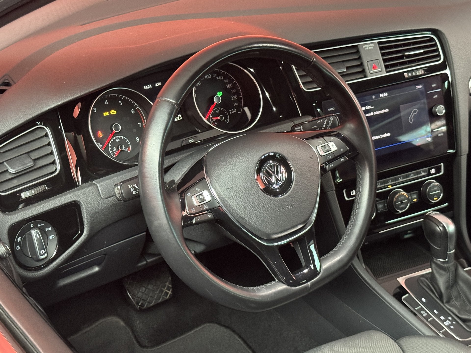 Volkswagen Golf 1.5 TSI Highline Business R | Xenon | Automa, Stof, 4 cilinders, 150 pk, Bedrijf