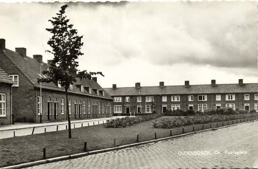 Oudenbosch, Dr. Poelsplein - 196? gelopen, Verzamelen, Ansichtkaarten | Nederland, Verzenden, 1960 tot 1980, Gelopen, Drenthe