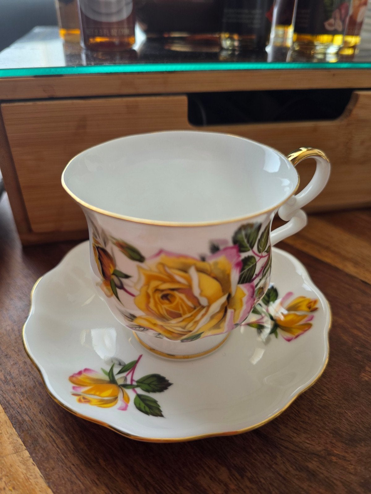Royal Ascot Fine Bone China Kop en Schotel - Yellow Rose, Ophalen of Verzenden