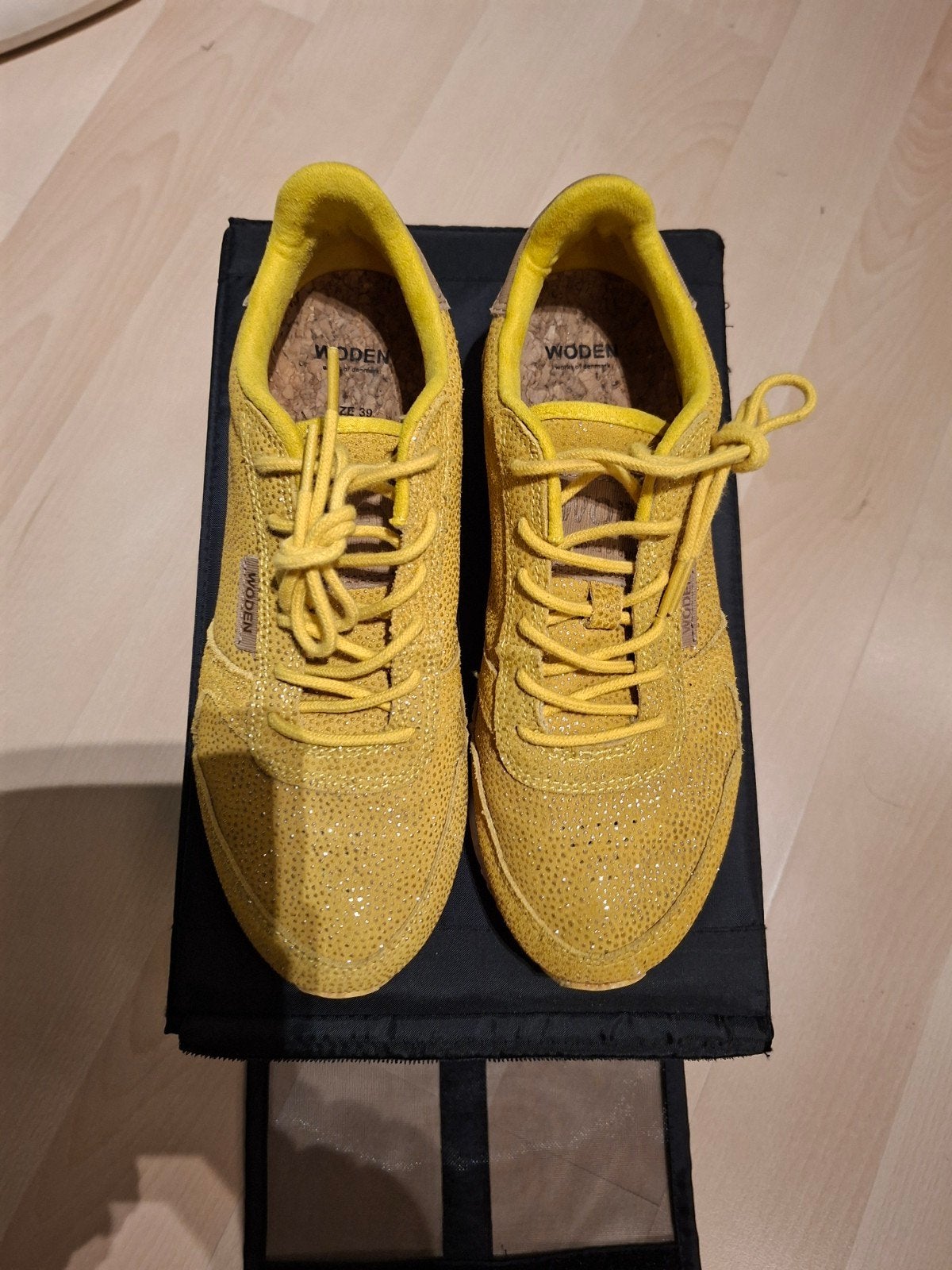 Woden sneakers maat 39 - Geel met glitters, Kleding | Dames, Schoenen, Ophalen of Verzenden, Nieuw, Geel, Sneakers of Gympen