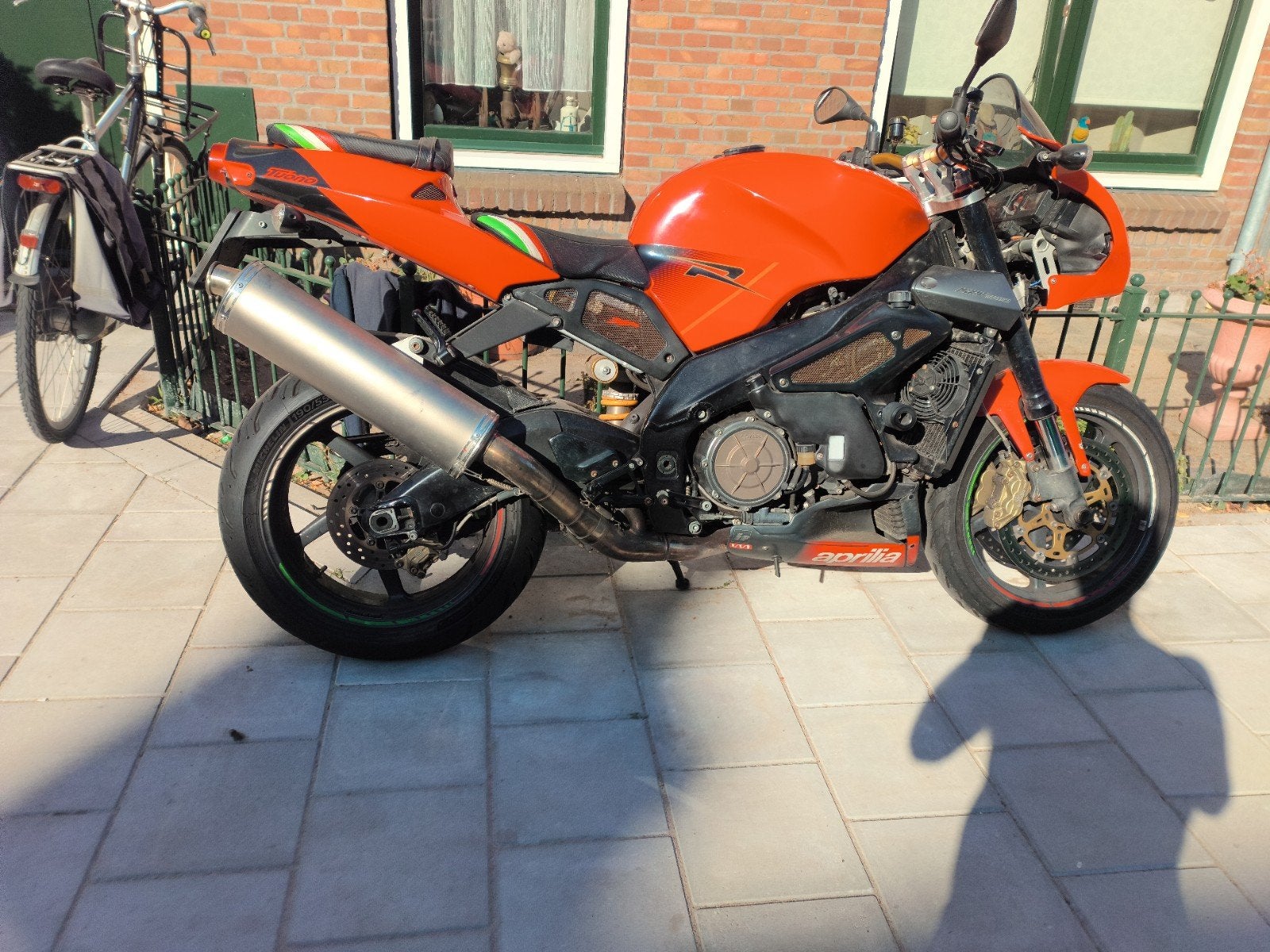 prachtige Aprilia Tuono, 2 cilinders, Particulier, 1000 cc, Naked bike