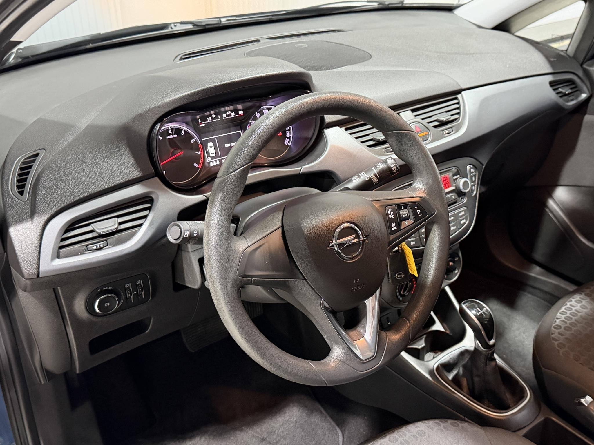 Opel Corsa 1.4 Edition Automaat , Parkeersensoren voor en ac, Dealer onderhouden, Gebruikt, 4 cilinders, Blauw