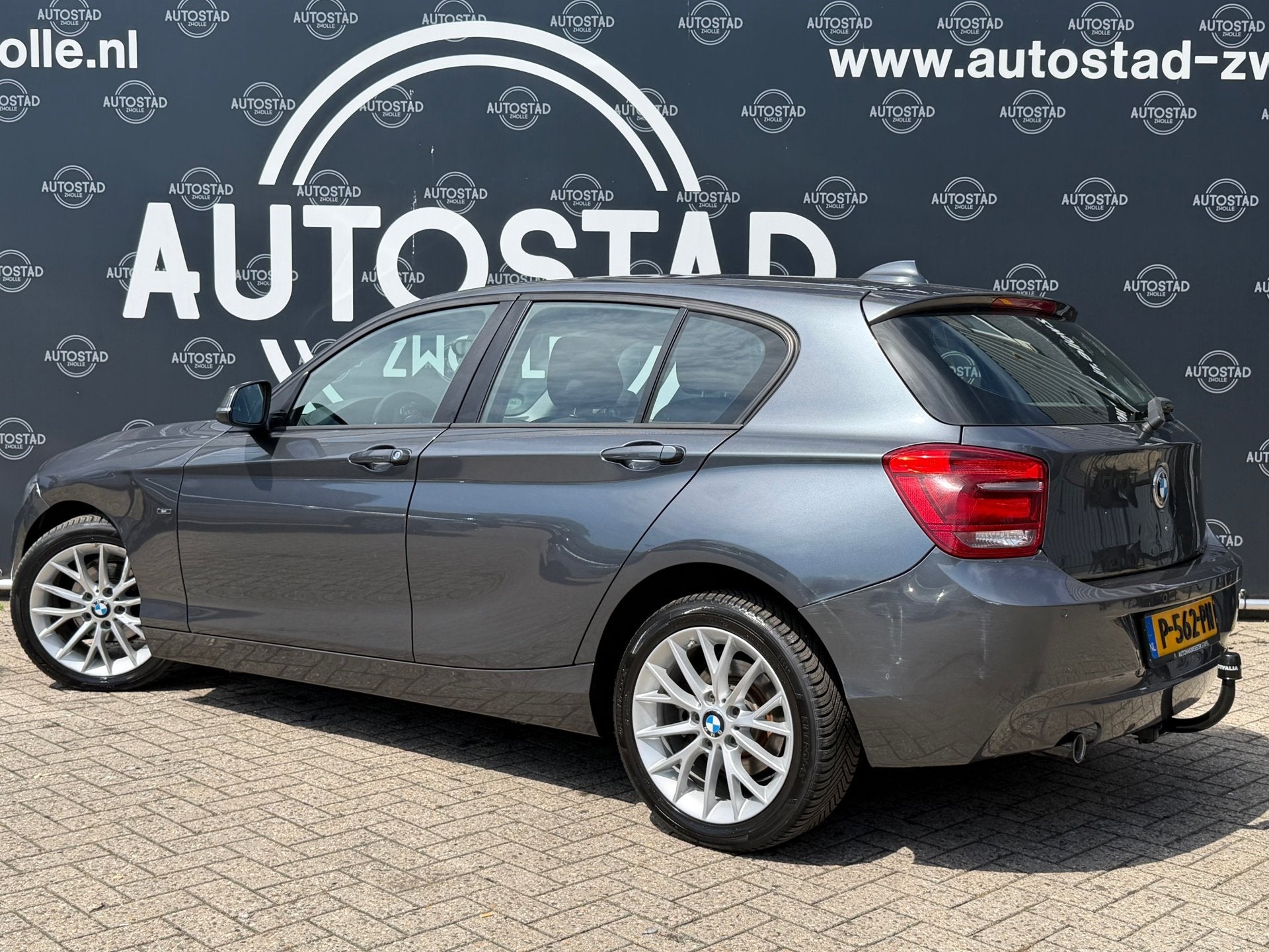 BMW 1-serie 116d High Executive Automaat / Navi / Airco / AP, Auto's, Euro 5, Zwart, 4 cilinders, 116 pk
