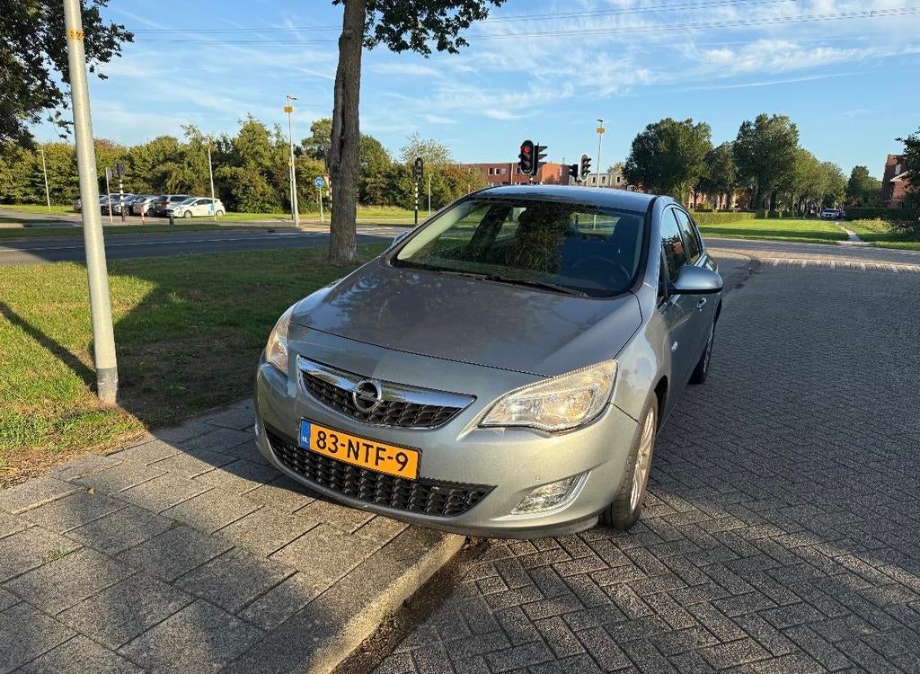 Opel Astra 1.4 Turbo 88KW 5D 2010 Grijs, Auto's, Opel, Particulier, Astra, Benzine, A, Hatchback, Handgeschakeld, Origineel Nederlands