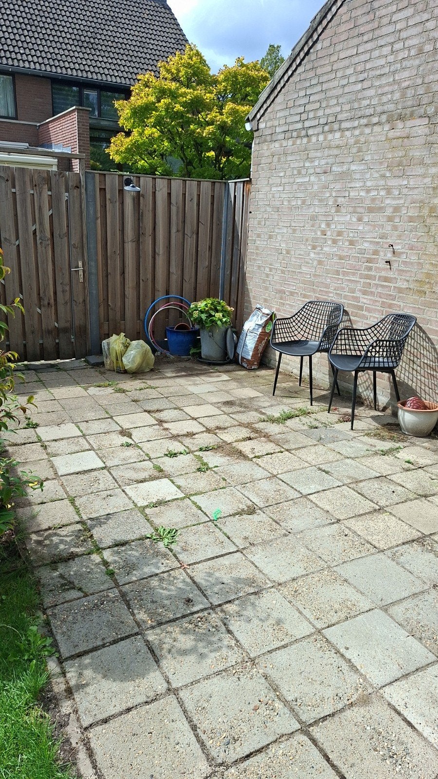Gratis betontegels 30x30cm, ca. 21m², zelf verwijderen, Tuin en Terras, Ophalen, Gebruikt, 10 m² of meer, Beton
