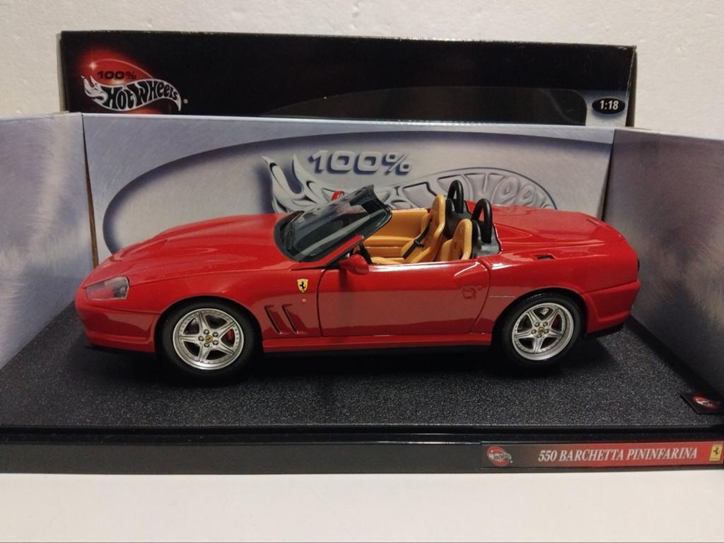 Ferrari Barchetta 550 Maranello red Hot Wheels 1:18 KRD, Hobby en Vrije tijd, Modelauto's | 1:18, Ophalen of Verzenden, Zo goed als nieuw